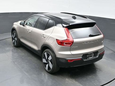 Used 2023 Volvo XC40 Recharge Ultimate image 32