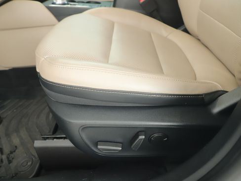 Used 2021 Ford Escape Titanium image 6