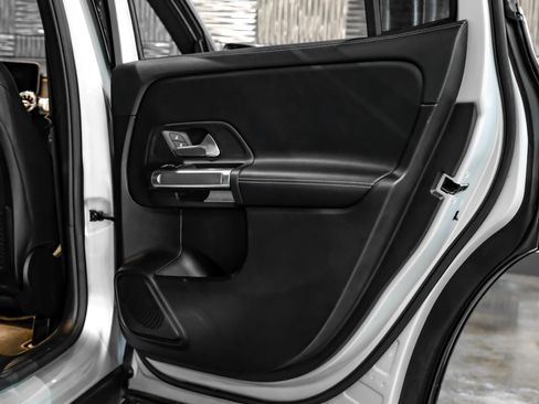 Used 2020 Mercedes-Benz GLB 250 image 40