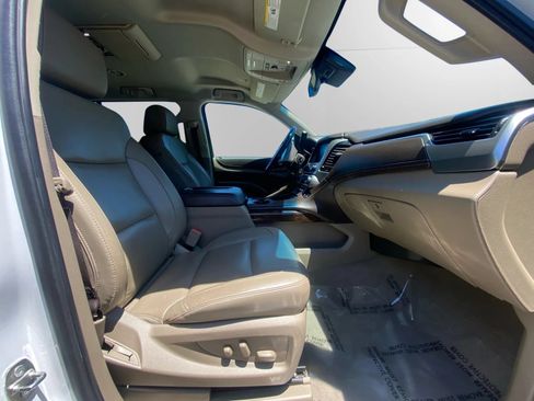 Used 2019 Chevrolet Suburban LT AWD/4WD image 18