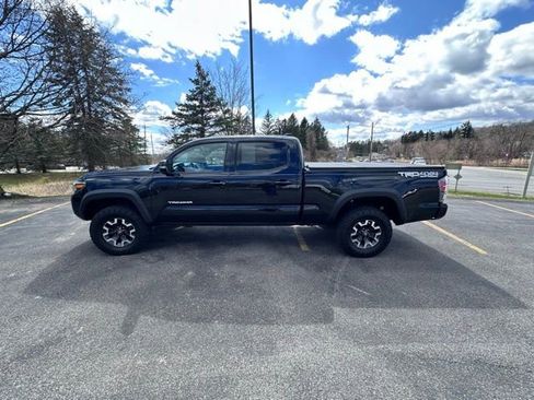Used 2022 Toyota Tacoma TRD Off-Road w/ TRD Premium Off Road Package image 6