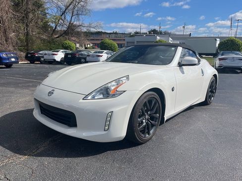 Used 2016 Nissan 370Z Touring image 7
