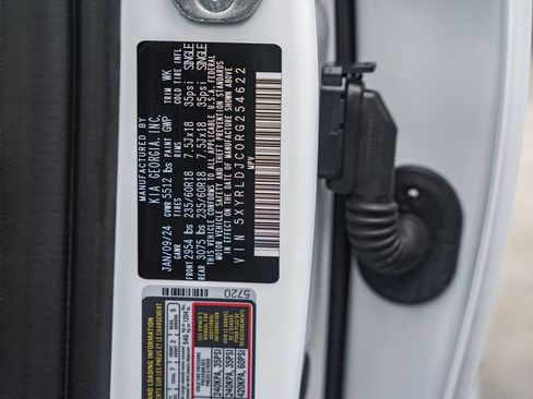 Used 2024 Kia Sorento S image 37