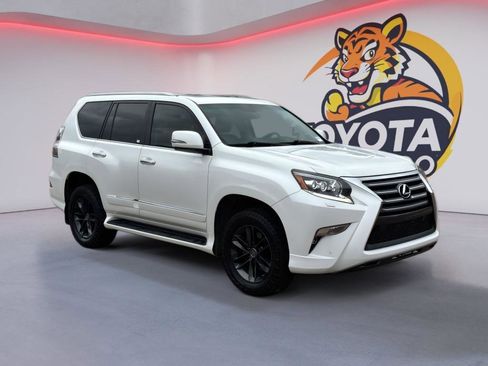 Used 2016 Lexus GX 460 Luxury w/ Preferred Accessory Package image 3