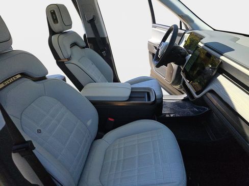Used 2025 Rivian R1S Premium AWD/4WD image 12