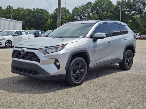 Used 2021 Toyota RAV4 XLE FWD image 1
