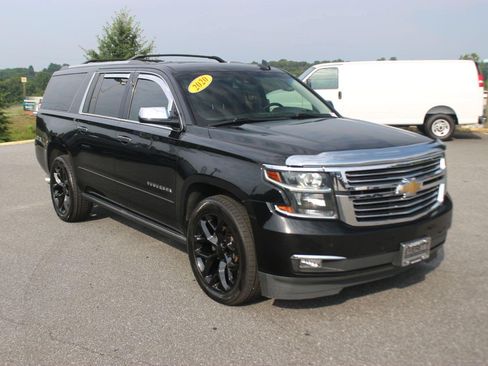 Used 2020 Chevrolet Suburban Premier w/ Premier Plus Edition AWD/4WD image 2