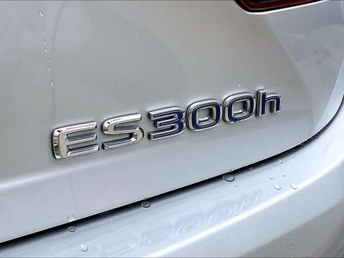 Used 2013 Lexus ES 300h image 9