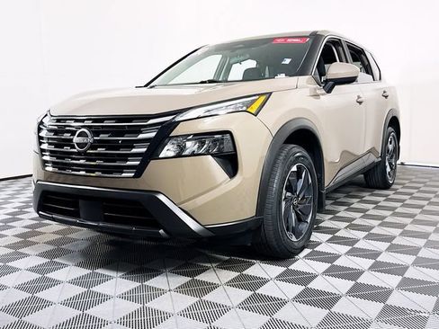 Certified 2024 Nissan Rogue SV image 3