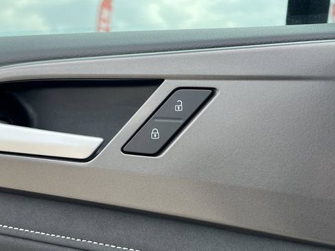 New 2025 Volkswagen Taos SE image 12