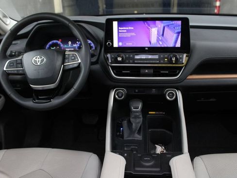 Used 2025 Toyota Grand Highlander FWD image 18