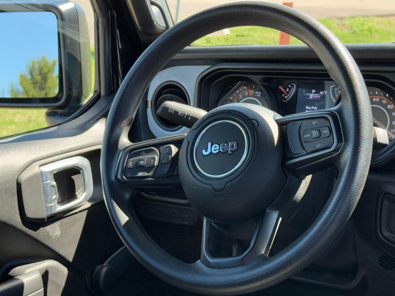 Used 2024 Jeep Gladiator Sport AWD/4WD image 12