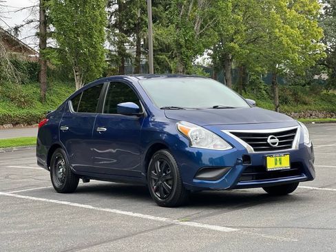 Used 2018 Nissan Versa SV FWD image 7