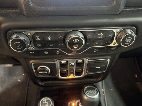 Used 2018 Jeep Wrangler Unlimited Sahara w/ Dual Top Group AWD/4WD image 20