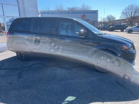 Used 2020 Dodge Grand Caravan GT image 3