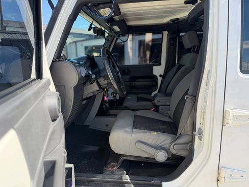 Used 2010 Jeep Wrangler Unlimited Rubicon w/ Trailer Tow Group image 8