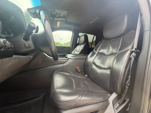 Used 2019 Cadillac Escalade Platinum AWD/4WD image 5