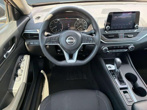 Used 2025 Nissan Altima 2.5 SV AWD/4WD image 27