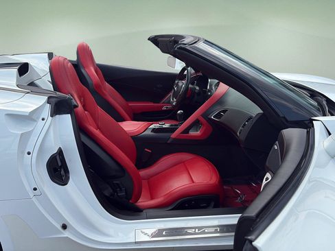 Used 2018 Chevrolet Corvette Stingray Convertible RWD image 17