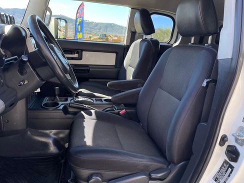 Used 2014 Toyota FJ Cruiser 4WD w/ Upgrade Package image 12