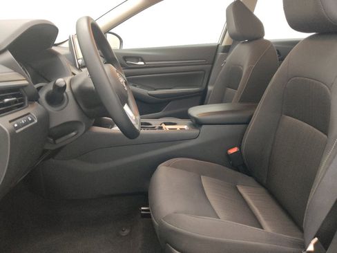 Used 2025 Nissan Altima 2.5 SV FWD image 17