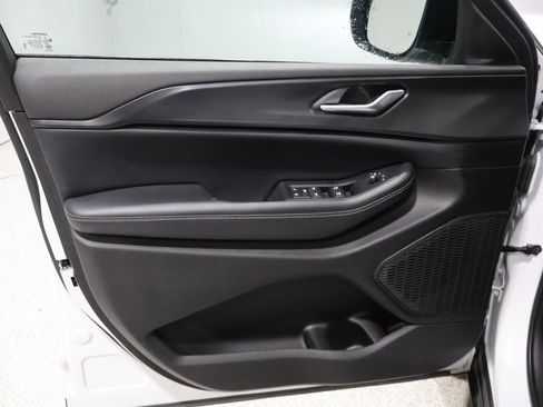 Used 2023 Jeep Grand Cherokee Altitude image 13