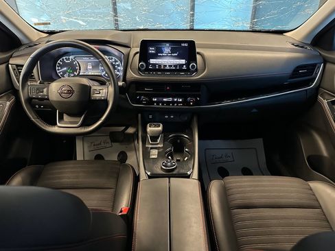Used 2025 Nissan Rogue SV AWD/4WD image 9