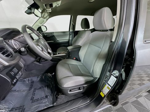 Used 2022 Toyota Tacoma SR5 RWD image 11