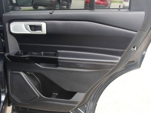 Used 2023 Ford Explorer Platinum w/ Premium Technology Package image 22