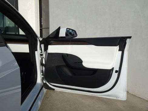 Used 2022 Tesla Model S image 19