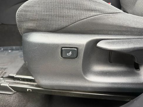 Used 2018 Toyota C-HR XLE image 26