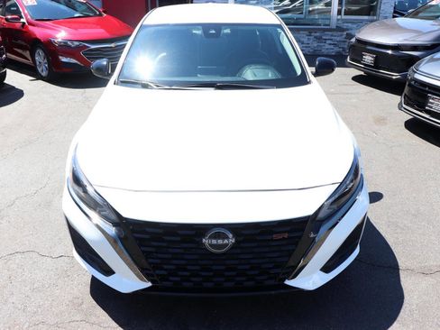 Used 2024 Nissan Altima 2.5 SR FWD image 9