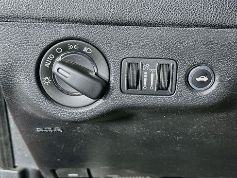 Used 2019 Chrysler 300 Touring w/ Sport Appearance Package RWD image 16