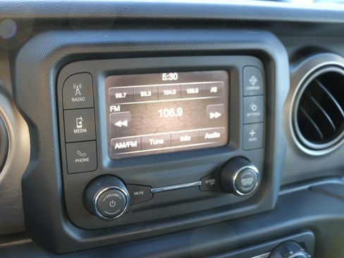 Used 2020 Jeep Gladiator Sport w/ Quick Order Package 24S image 18