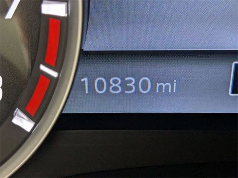 Used 2025 Nissan Frontier SV image 18