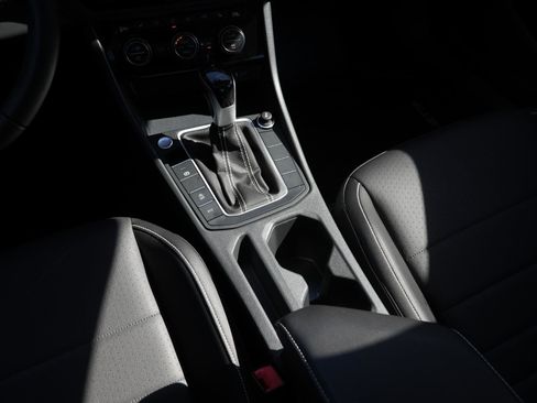 Used 2023 Volkswagen Jetta SE image 26