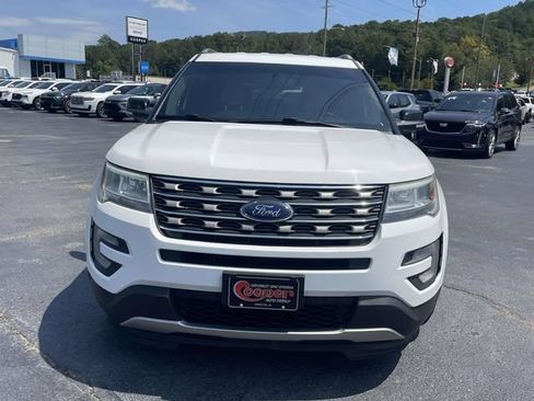 Used 2017 Ford Explorer XLT w/ Equipment Group 201A FWD image 7