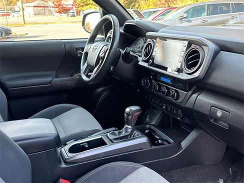 Used 2021 Toyota Tacoma TRD Sport w/ Technology Package image 10