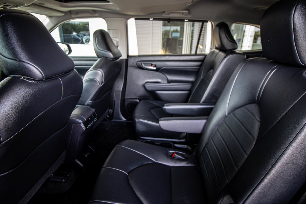 Used 2024 Toyota Highlander XLE FWD image 27