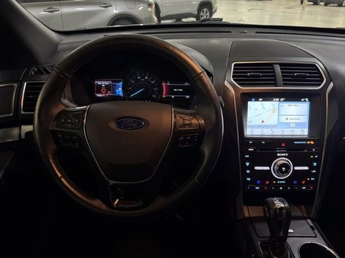 Used 2018 Ford Explorer Limited AWD/4WD image 28