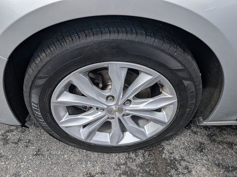 Used 2020 Chevrolet Malibu LT FWD image 33