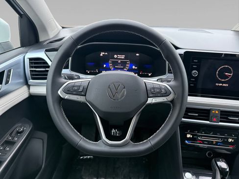 New 2026 Volkswagen Taos SE image 12