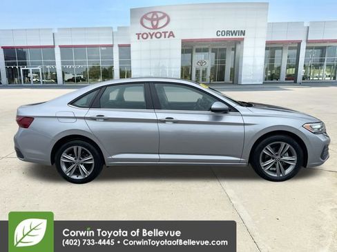 Used 2024 Volkswagen Jetta SE FWD image 6