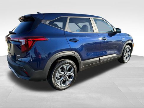 New 2026 Kia Seltos LX image 8