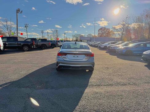 Used 2024 Kia Forte LXS image 6