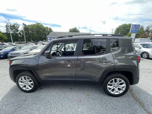 Used 2018 Jeep Renegade Latitude AWD/4WD image 8