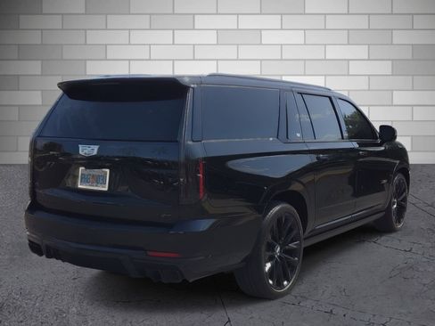 Used 2025 Cadillac Escalade ESV V w/ LPO, ONYX Package AWD/4WD image 4