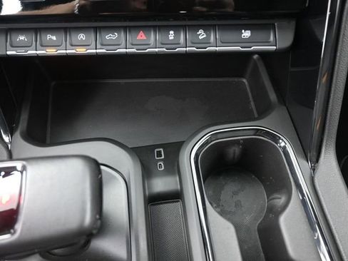 Used 2022 GMC Sierra 1500 AT4 w/ AT4 Premium Package image 9