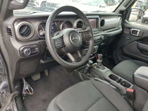 Used 2023 Jeep Gladiator Sport image 16