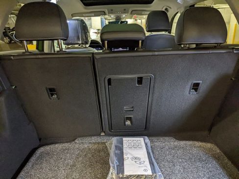 New 2025 Volkswagen Taos SE image 27